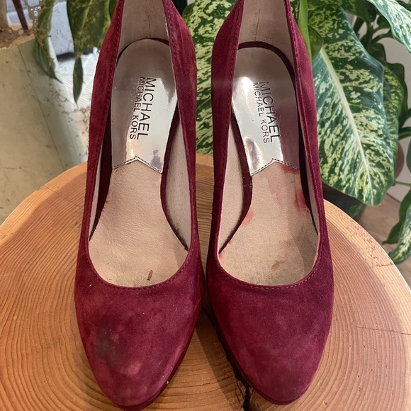 Michael Kors York Suede Pump - Picture 5 of 5